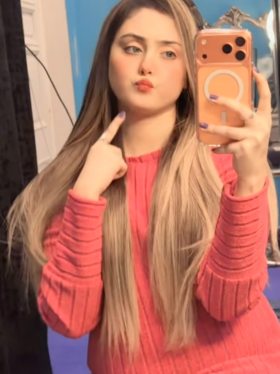 @Aყɱι Sԋαԋ🦋