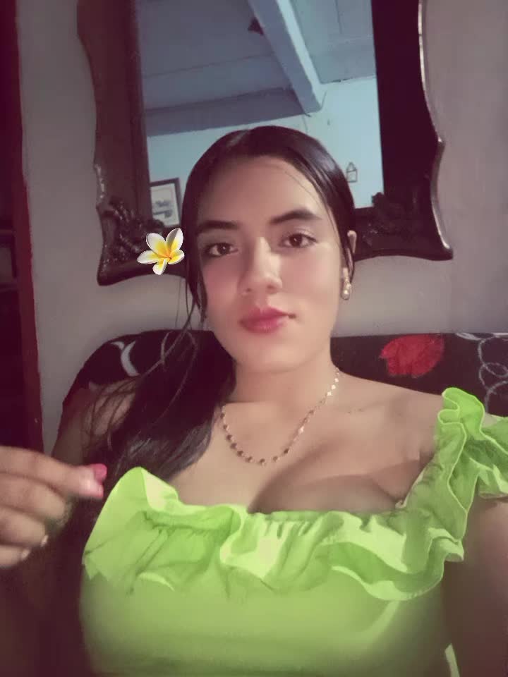 @Linda Lozano