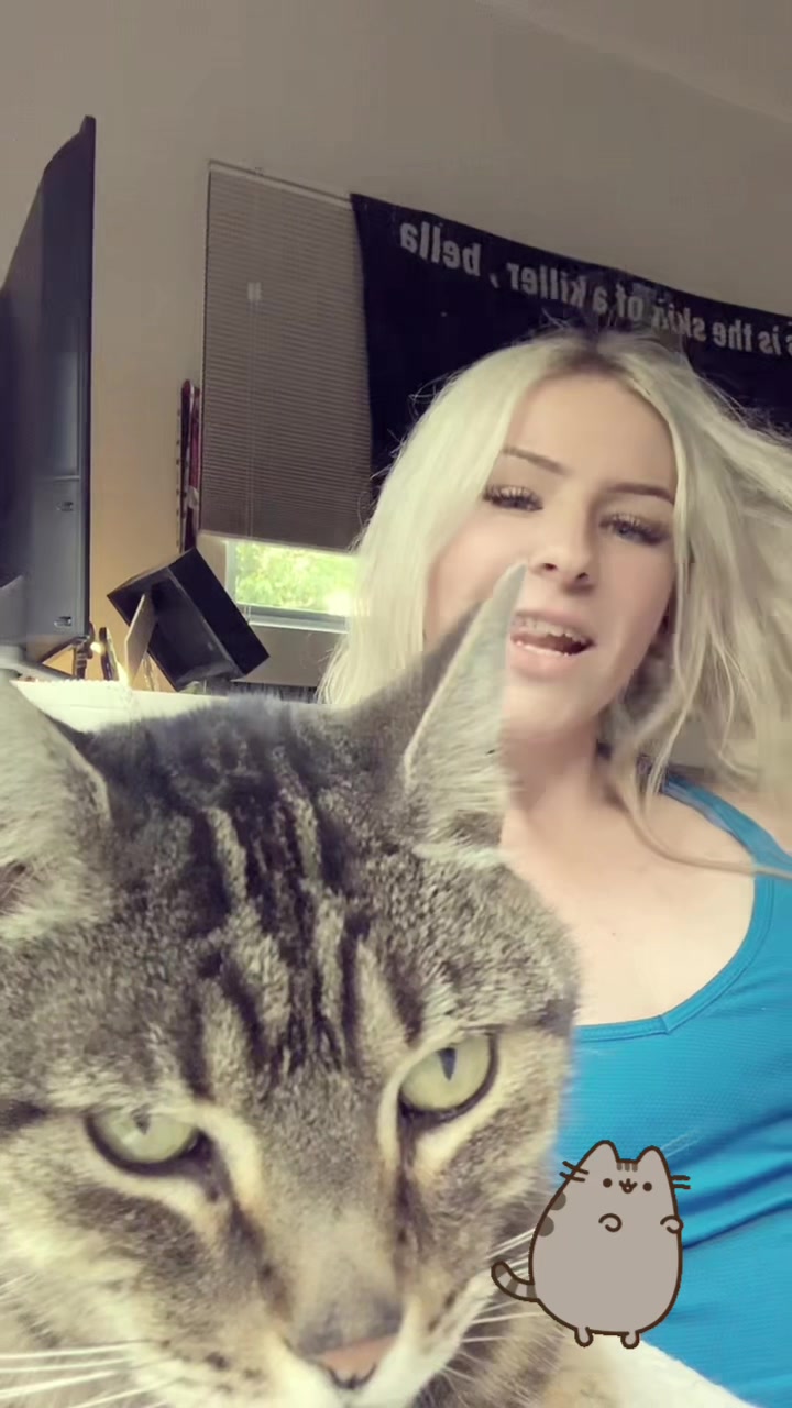@𝐿𝒶𝓋𝒾𝓃𝒾𝒶