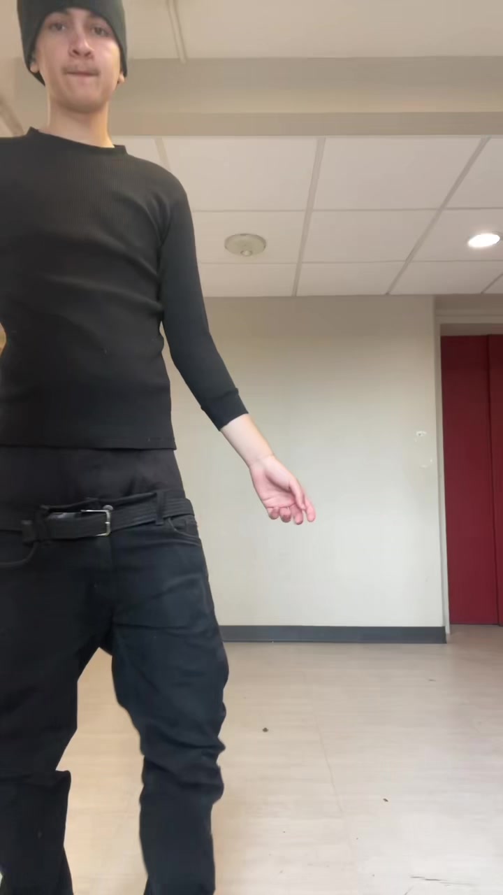 @Thraxr