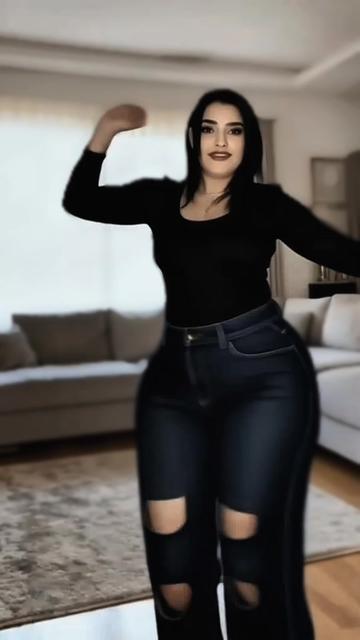 @ألأستاذة نجوى ((وحش الكون))