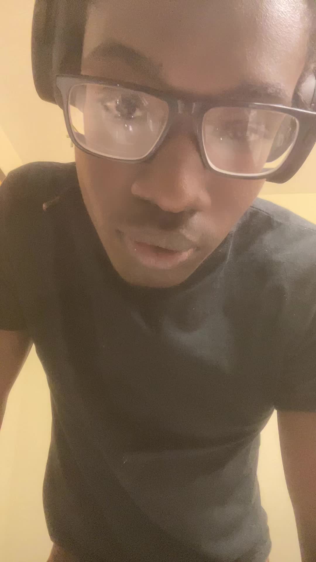 @👣