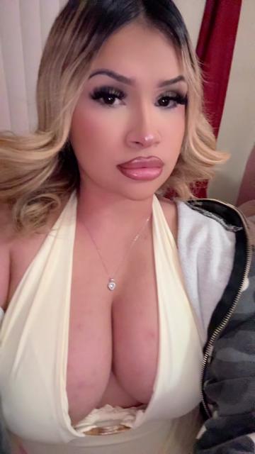 @Pretty Emily 🌷🎀🫦🍓👸🏻