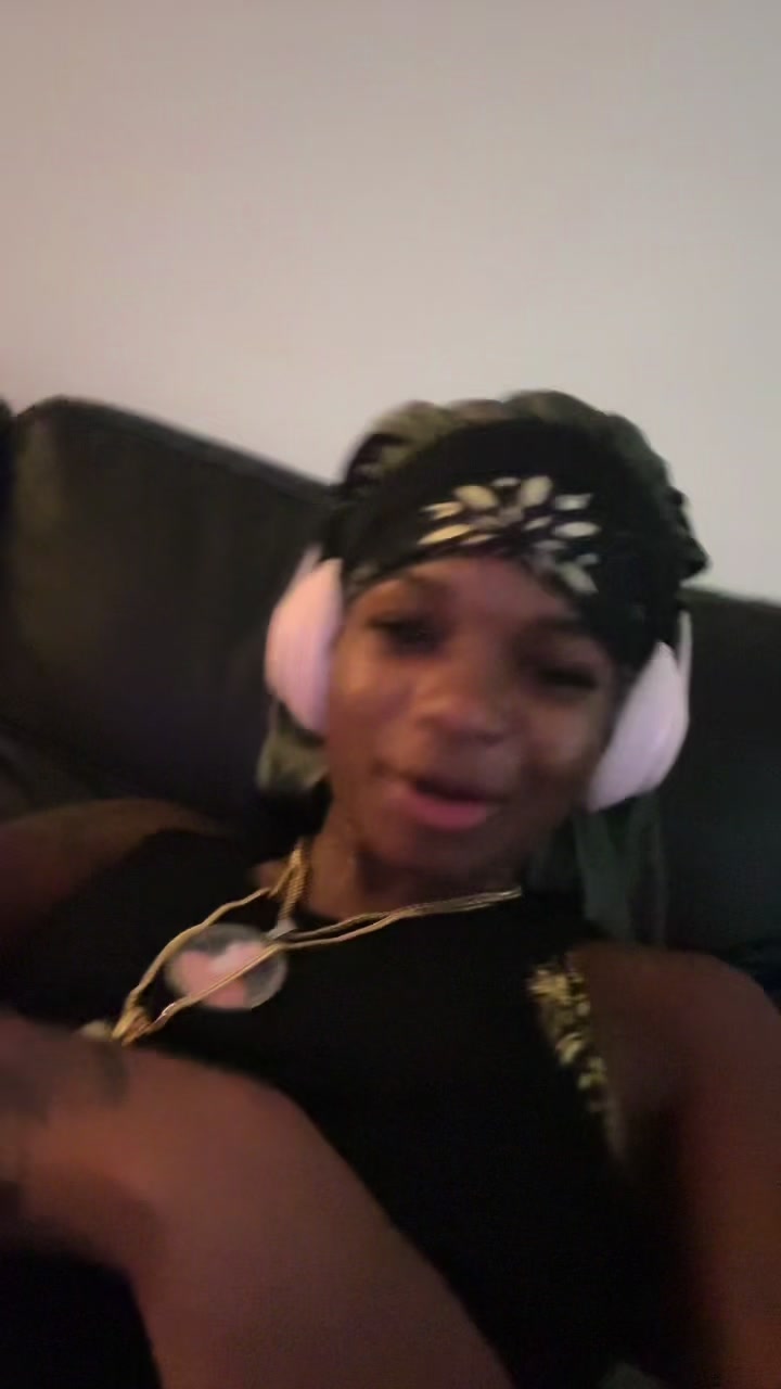 @foreveragirlkisser