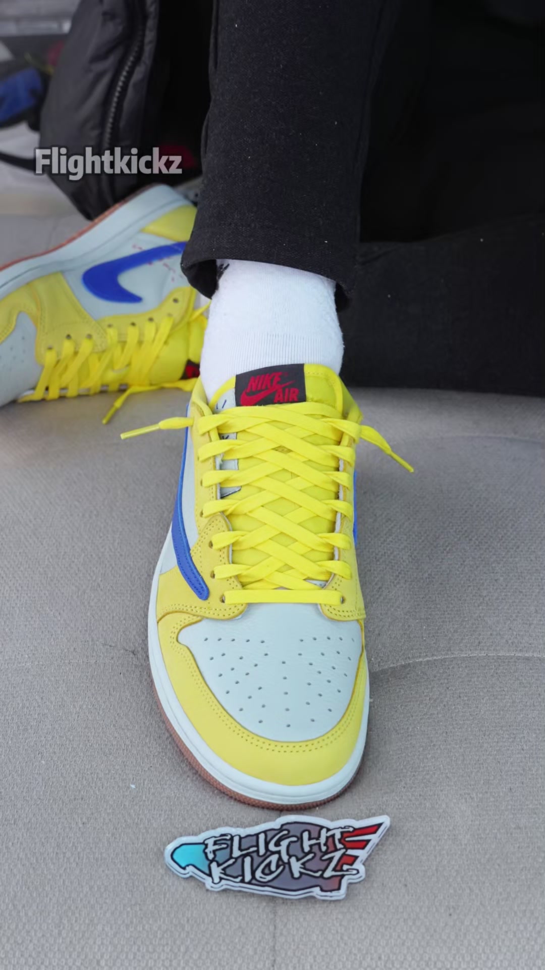 @Lacedsneaker
