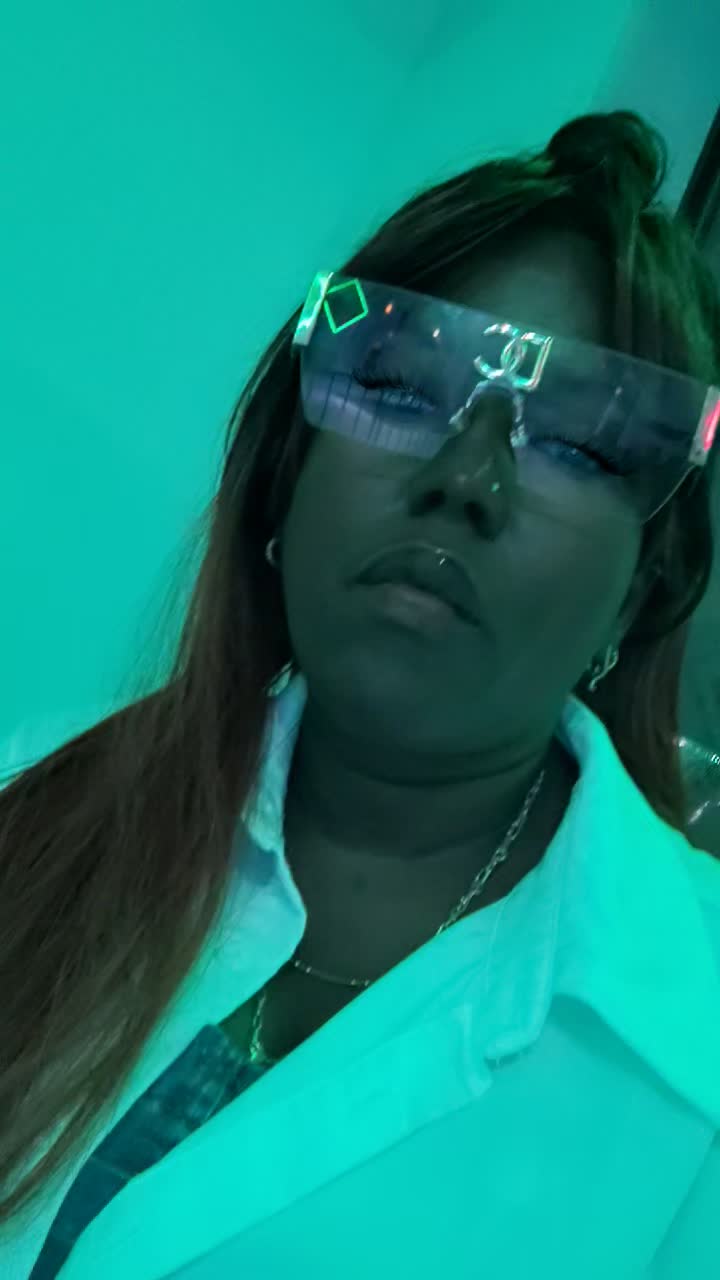 @farahdelatouriere