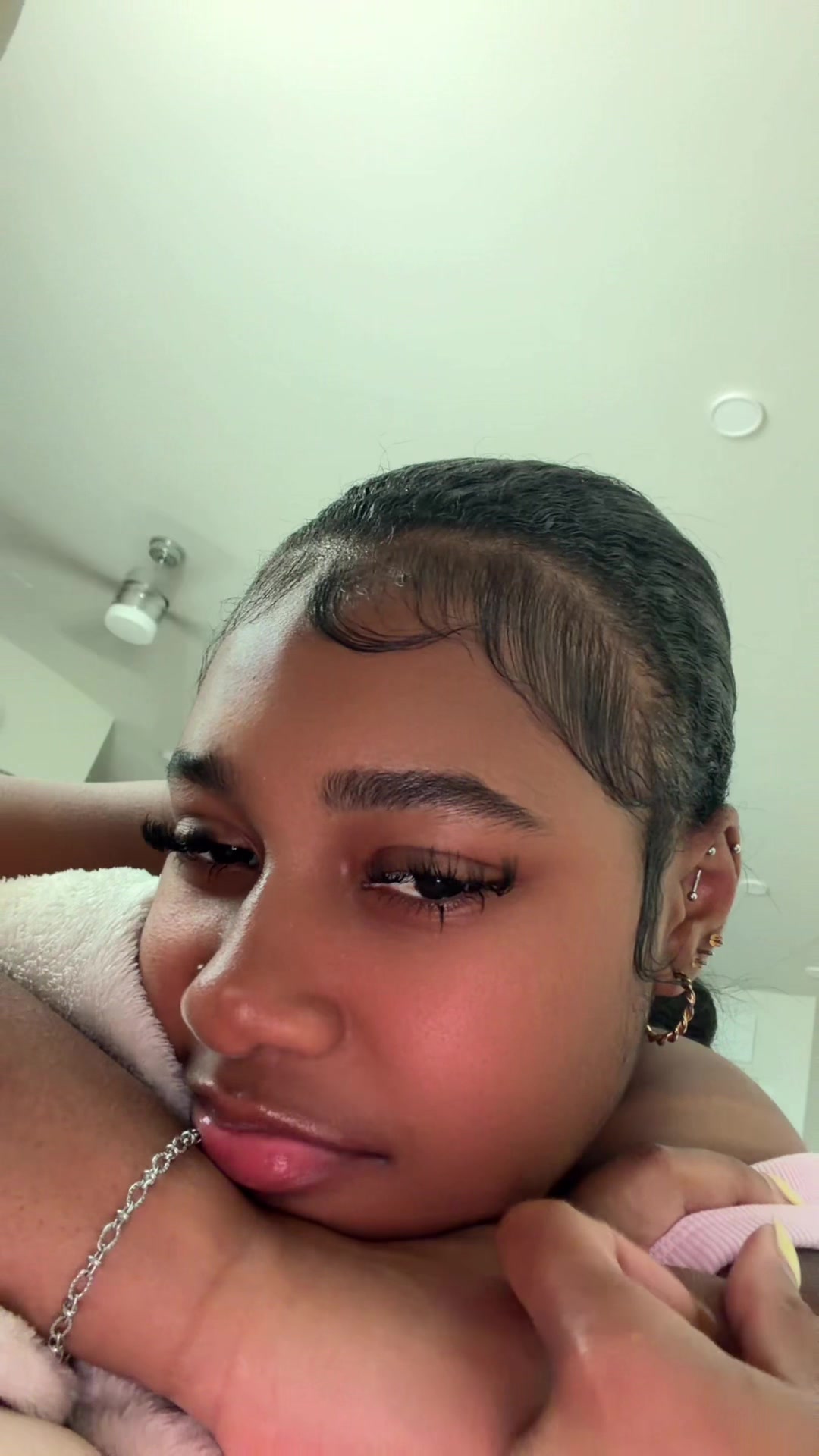 @🥹