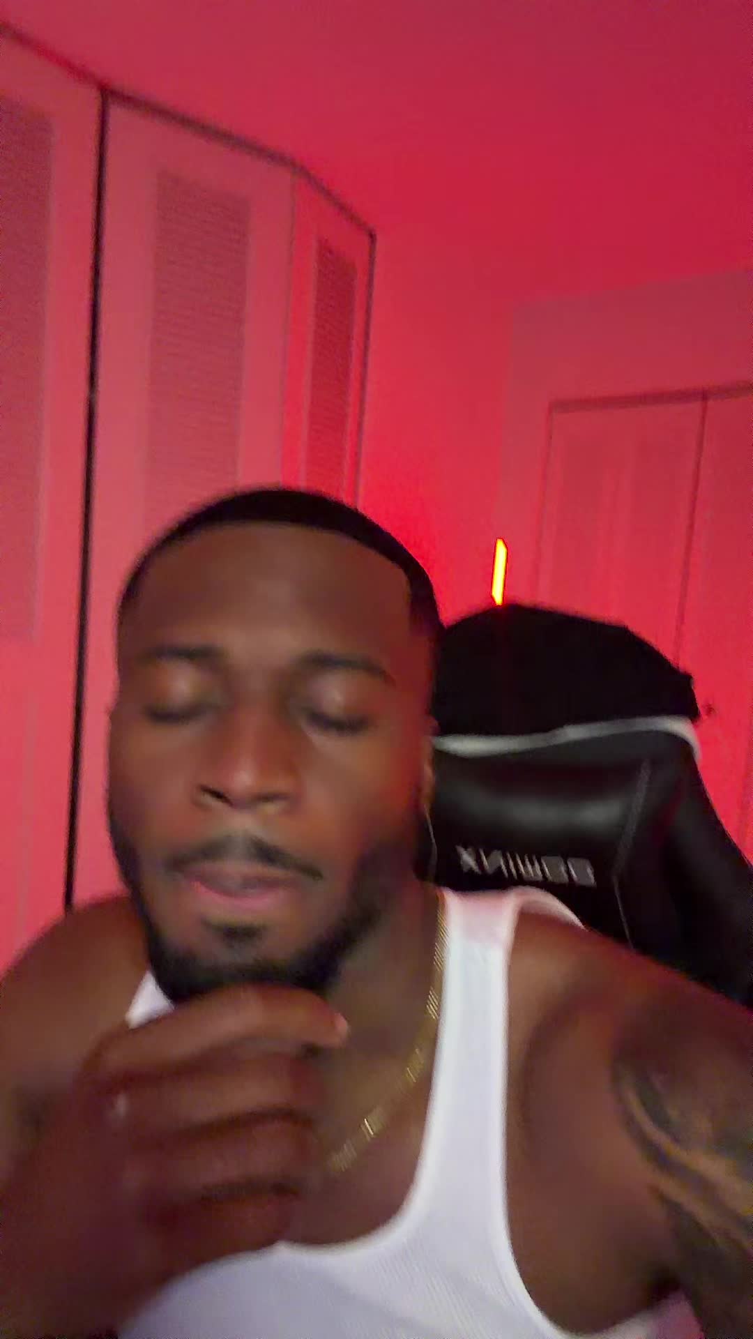 @👾