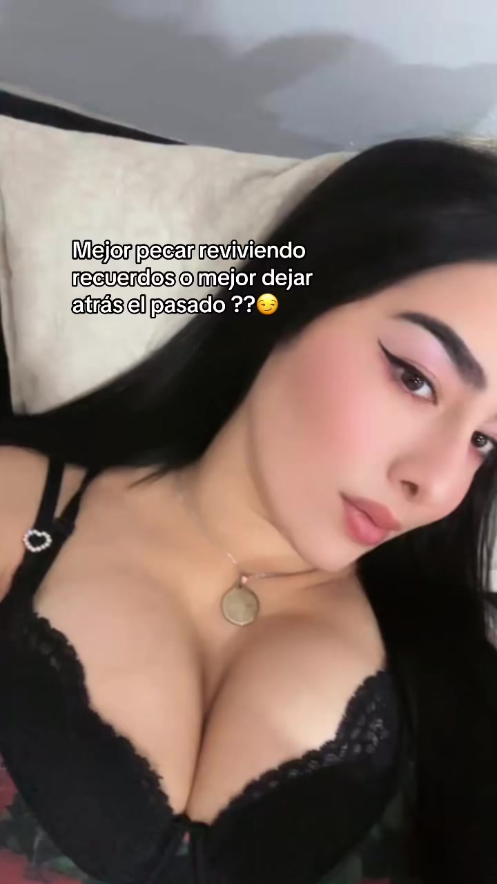 @Camila Morales🐰💜💙