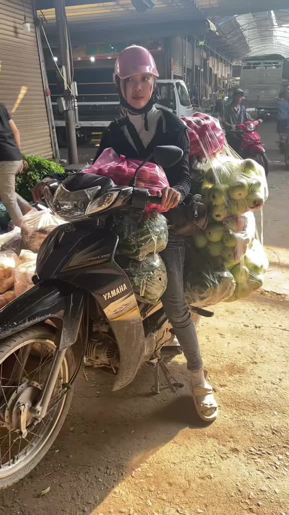 @💕Nga💕 bán hàng rong💕