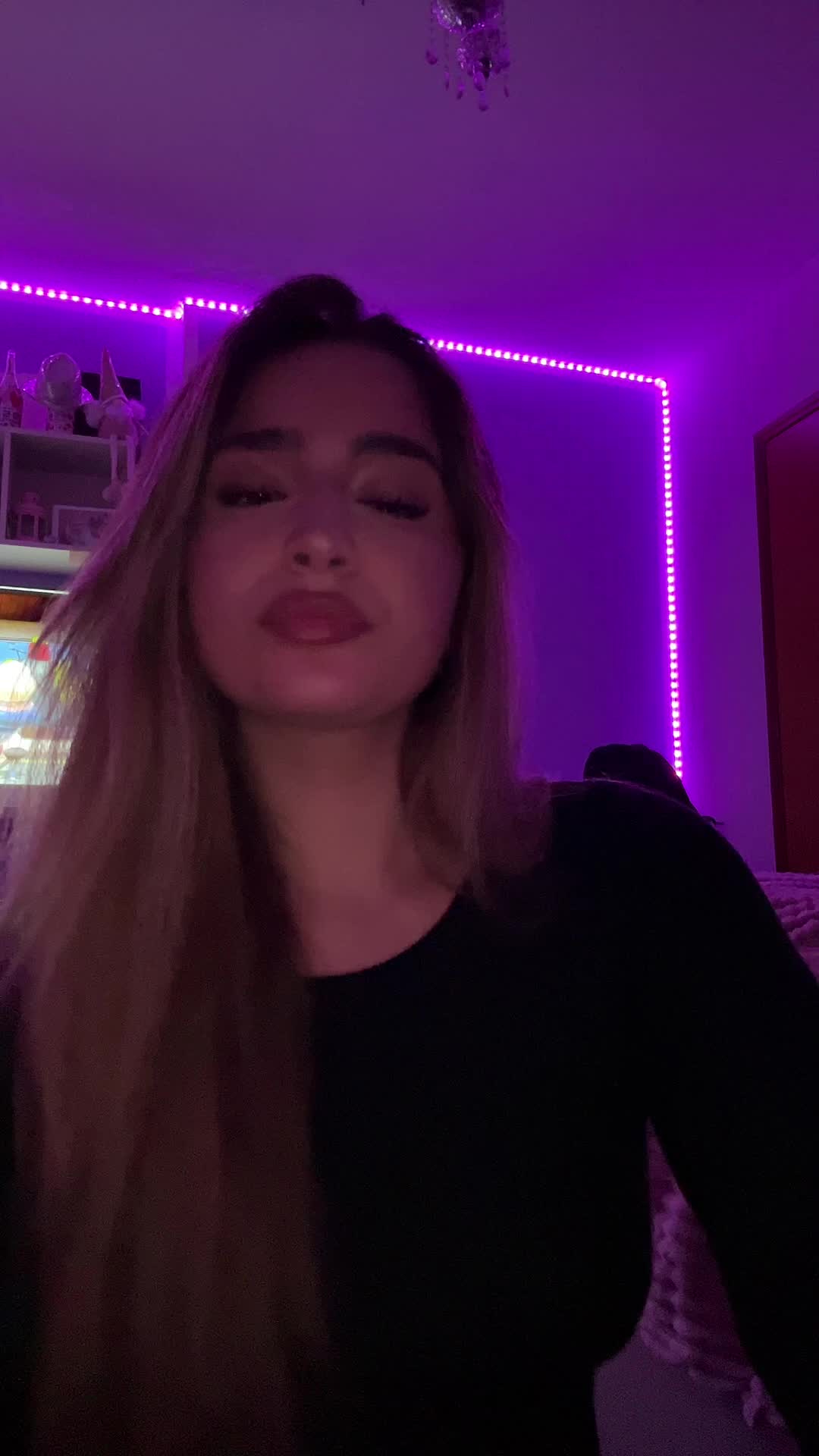 @J4D€