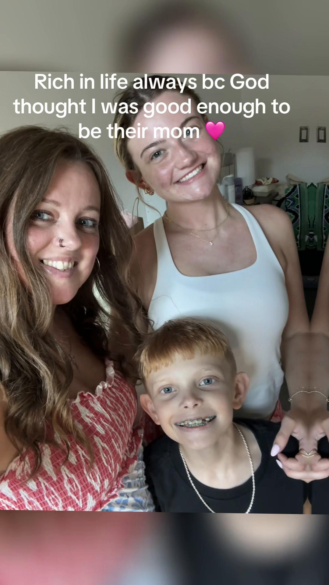 @JoanieLynn