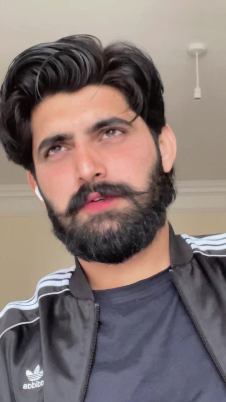 @Hamza Gujjar🇬🇧🇵🇰