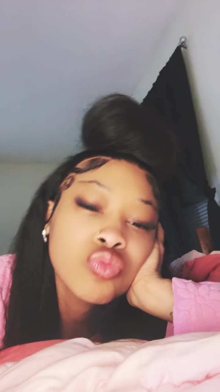 @_ms.h0lly_wood