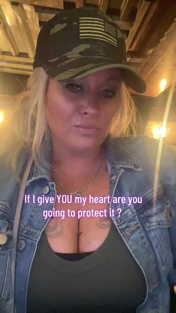 @HotMessMissRiss🩷