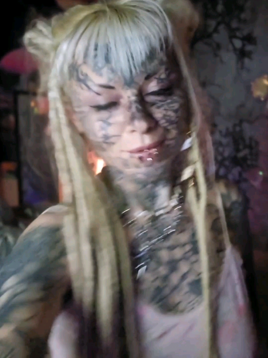 @𝔳𝔦𝔭𝔢𝔯𝔨𝔦𝔱𝔱𝔶𝔤𝔬𝔯𝔢