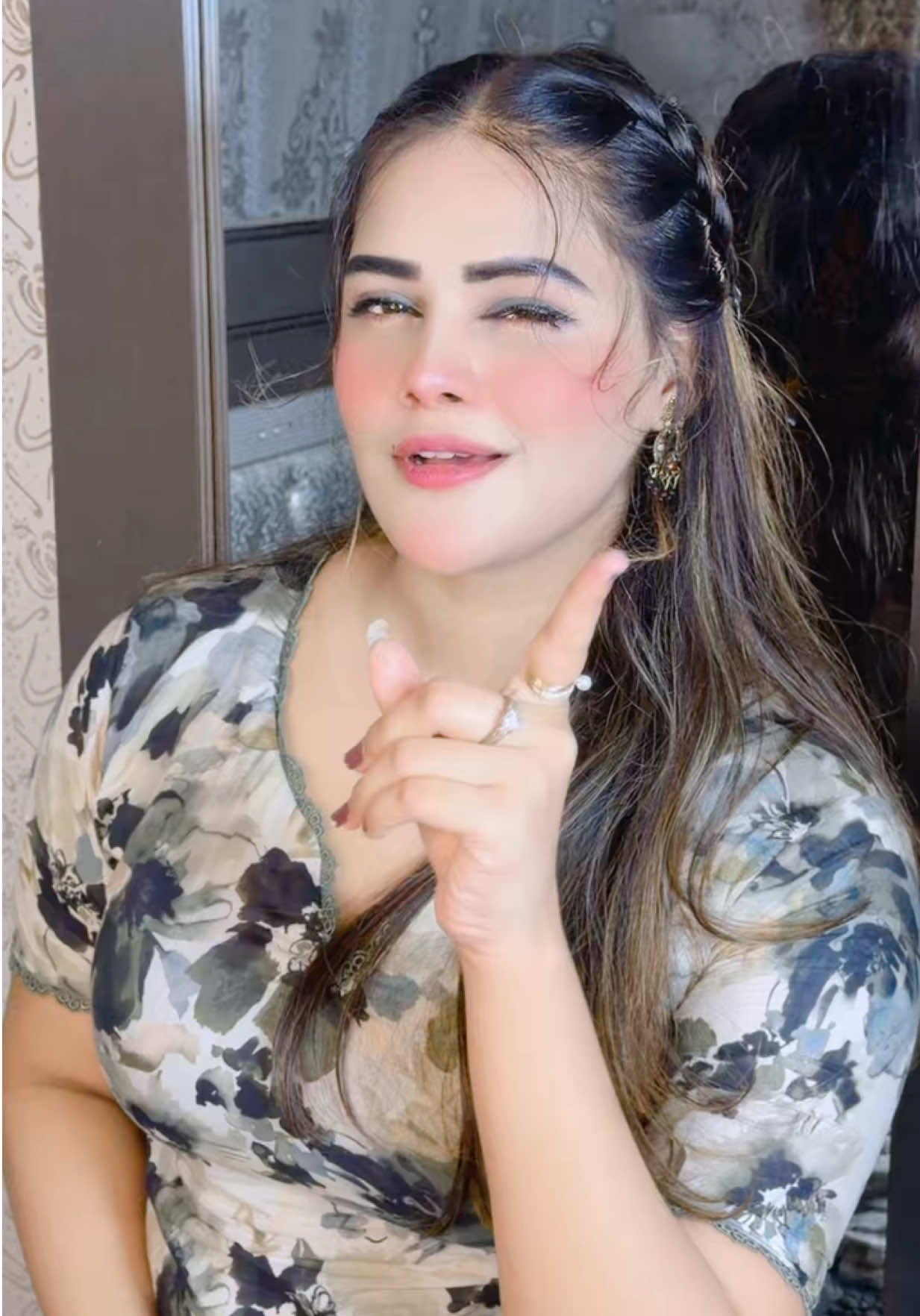 @Miss Safeera Khan 💝