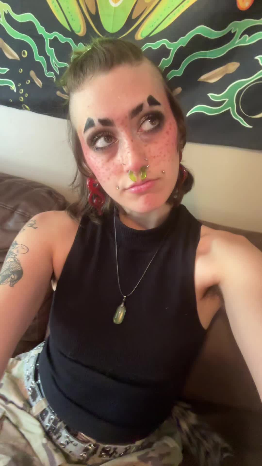 @Ani 🐛🍎