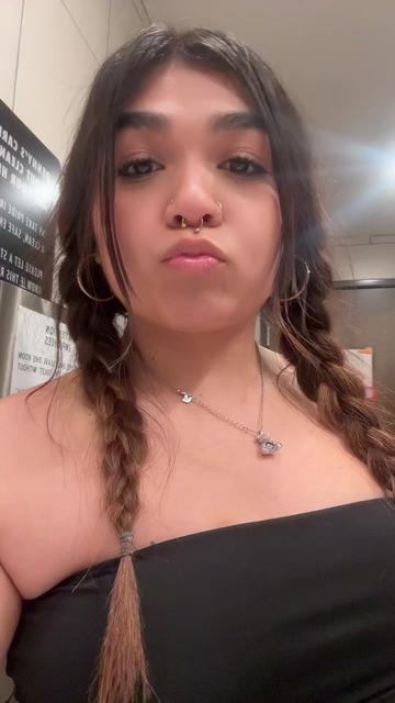 @VIKKI💋