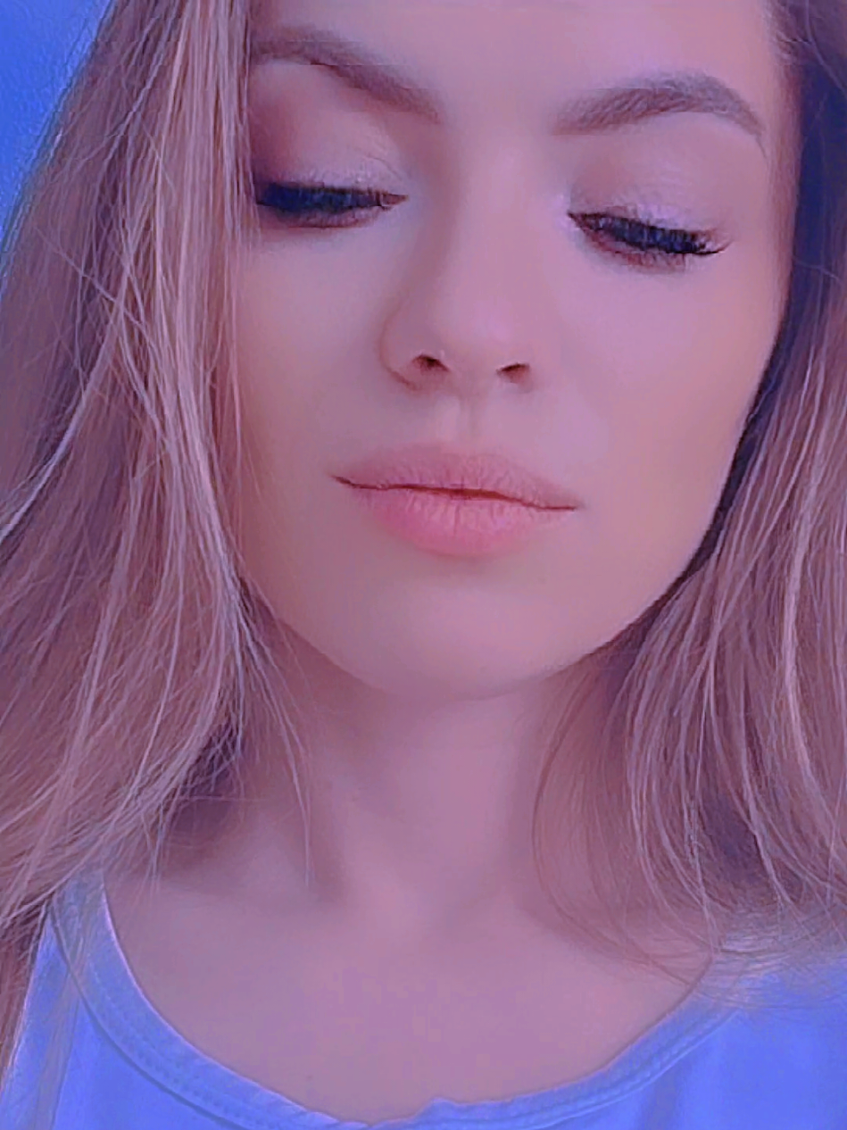 @𝓀𝓇𝒾𝓈___𝒸𝒽𝑒