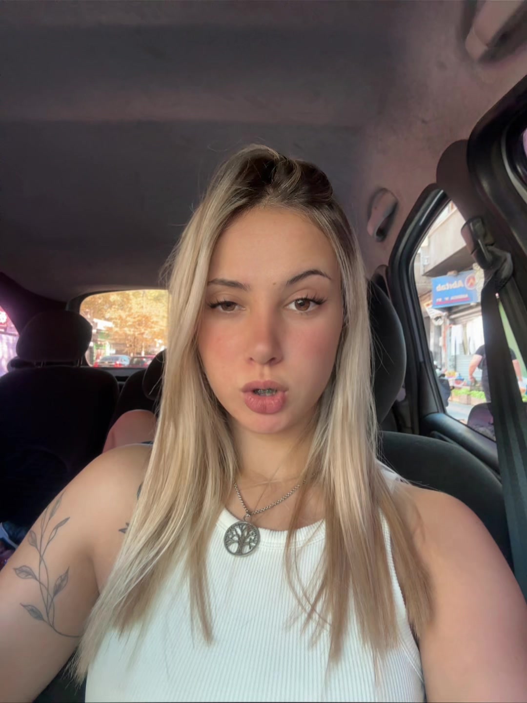 @vickymilaan