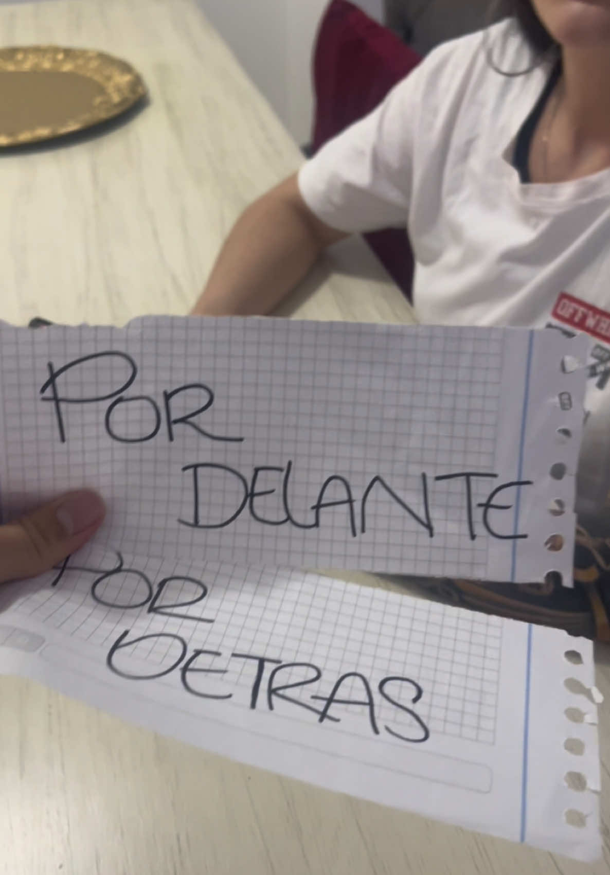 @Laurajimnz_oficial