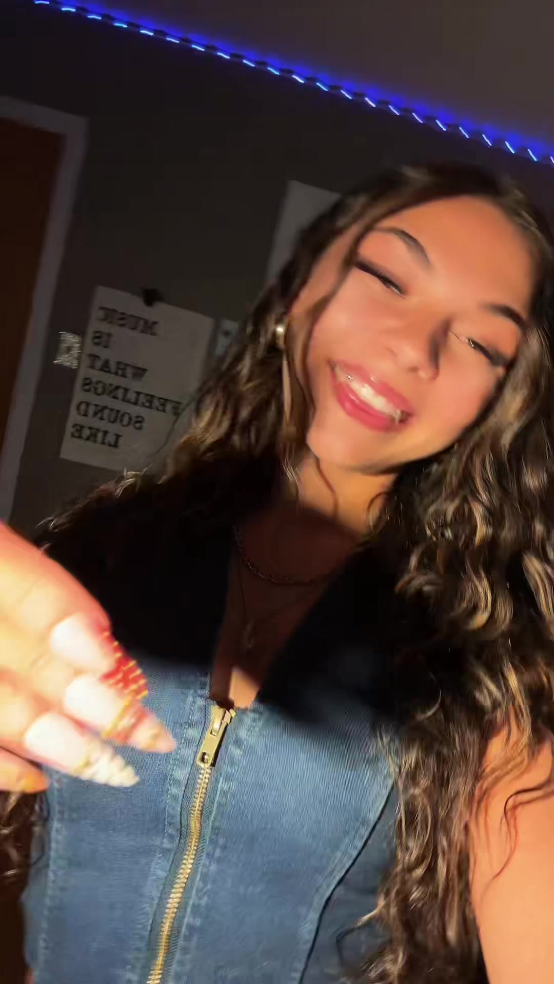 @janyeve_jobin