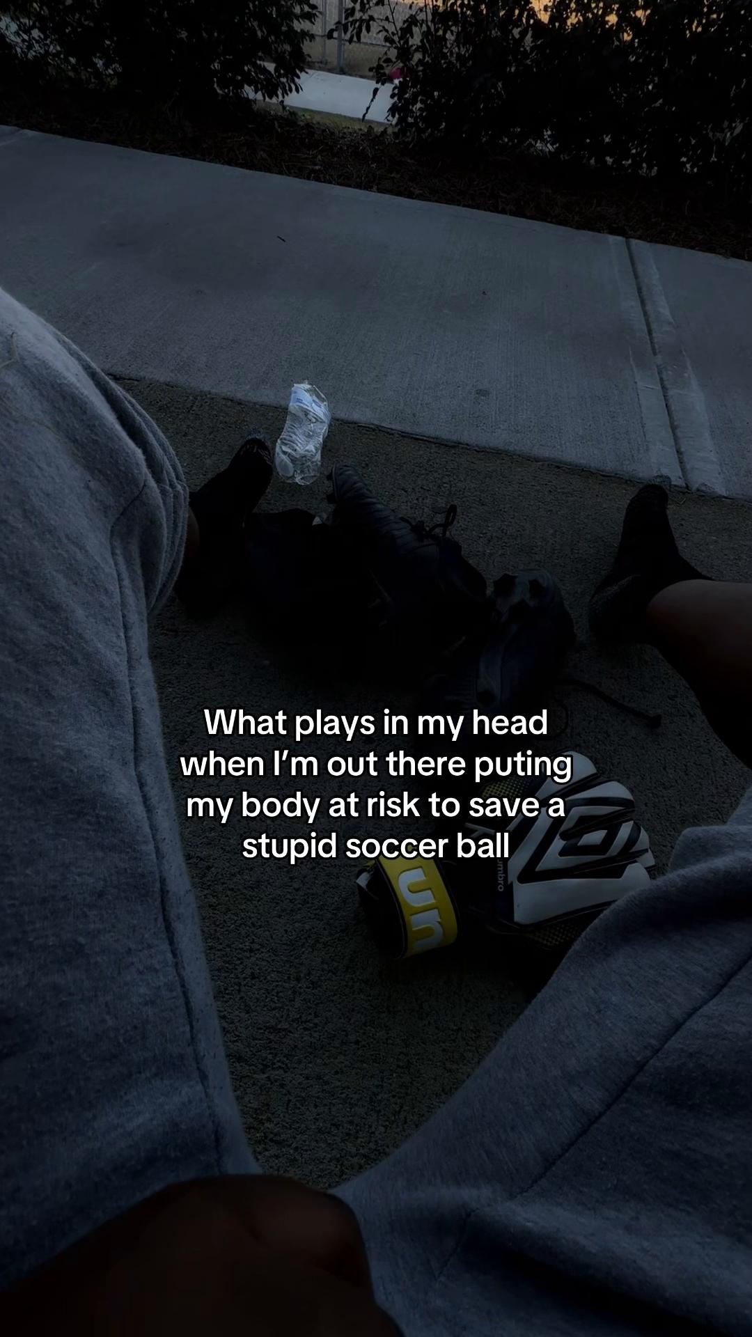 @👣.
