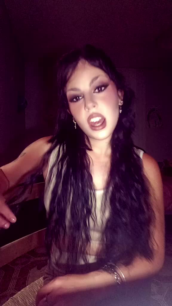 @Violetsaalvatoriii.