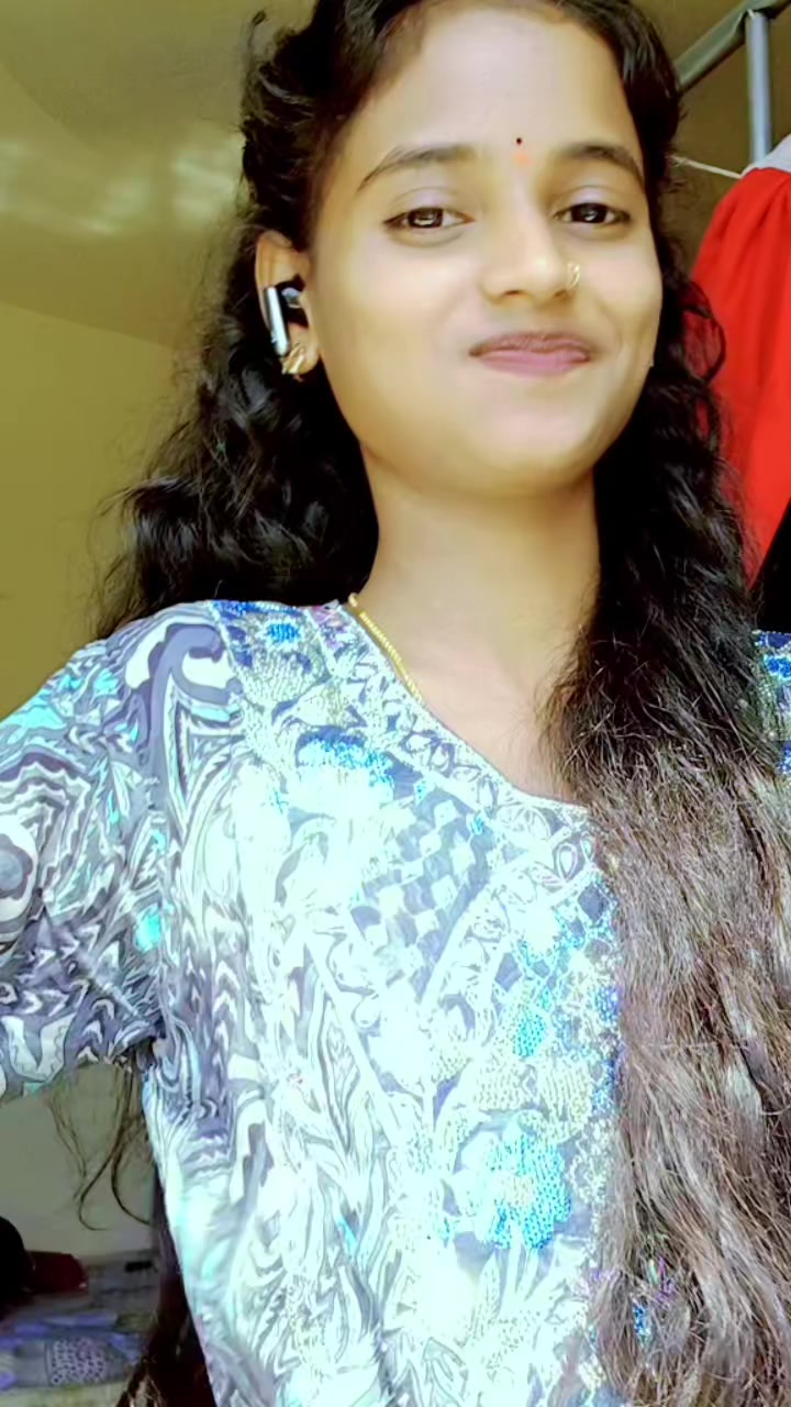 @Smiley queen 👸 ✨️ 💖...