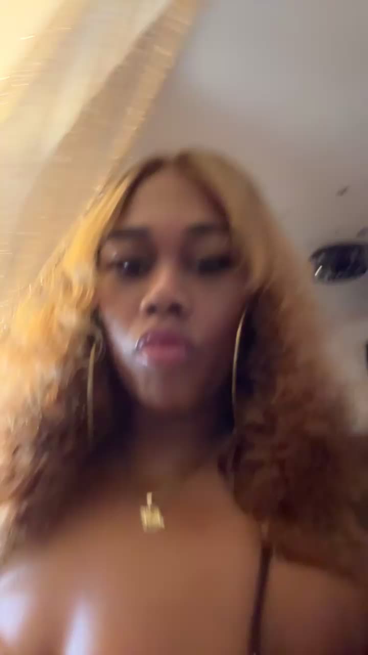 @The_Real_Lo
