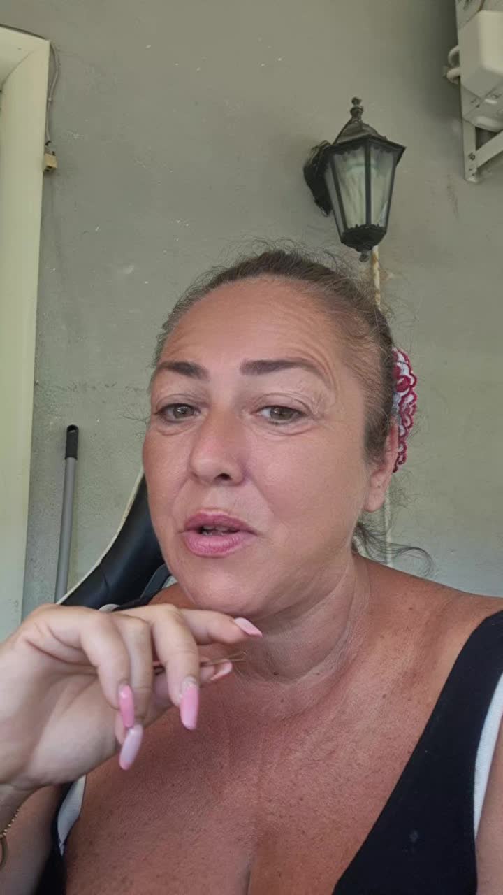 @Flora Guarino433