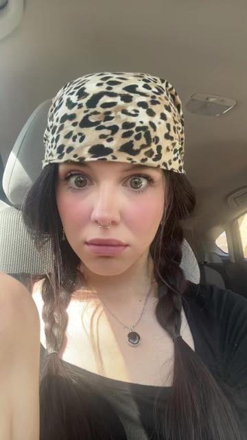 @moodybluu