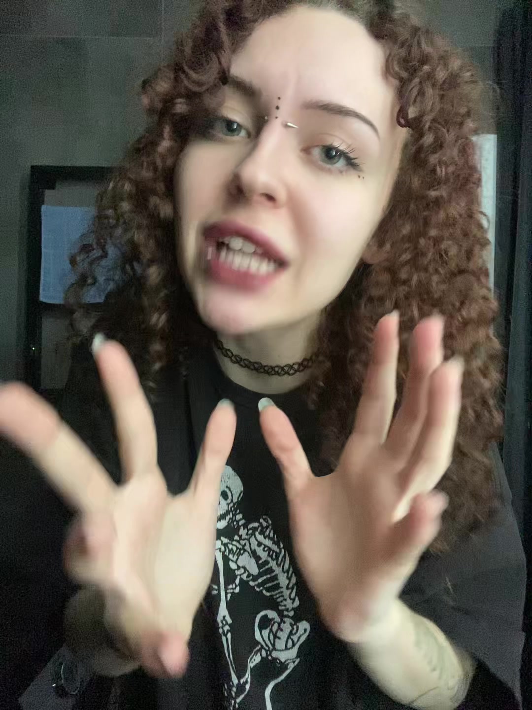 @пистолетова.