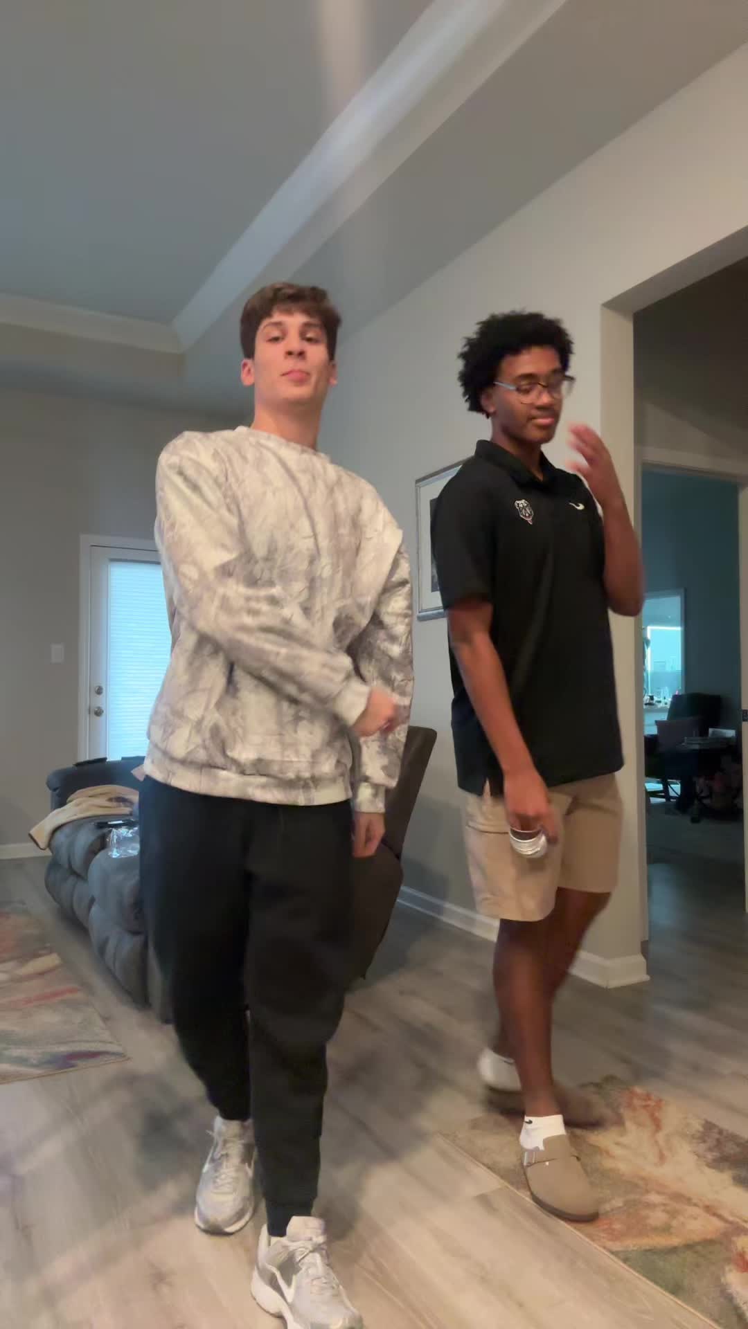 @macneer_
