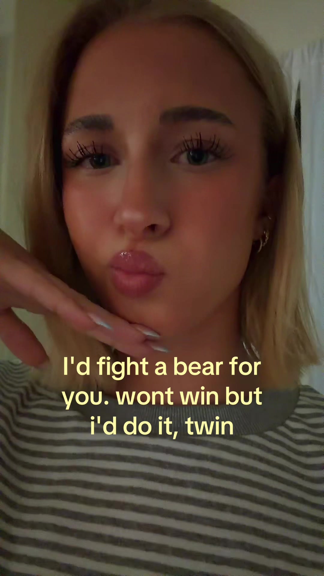 @theelliebarker