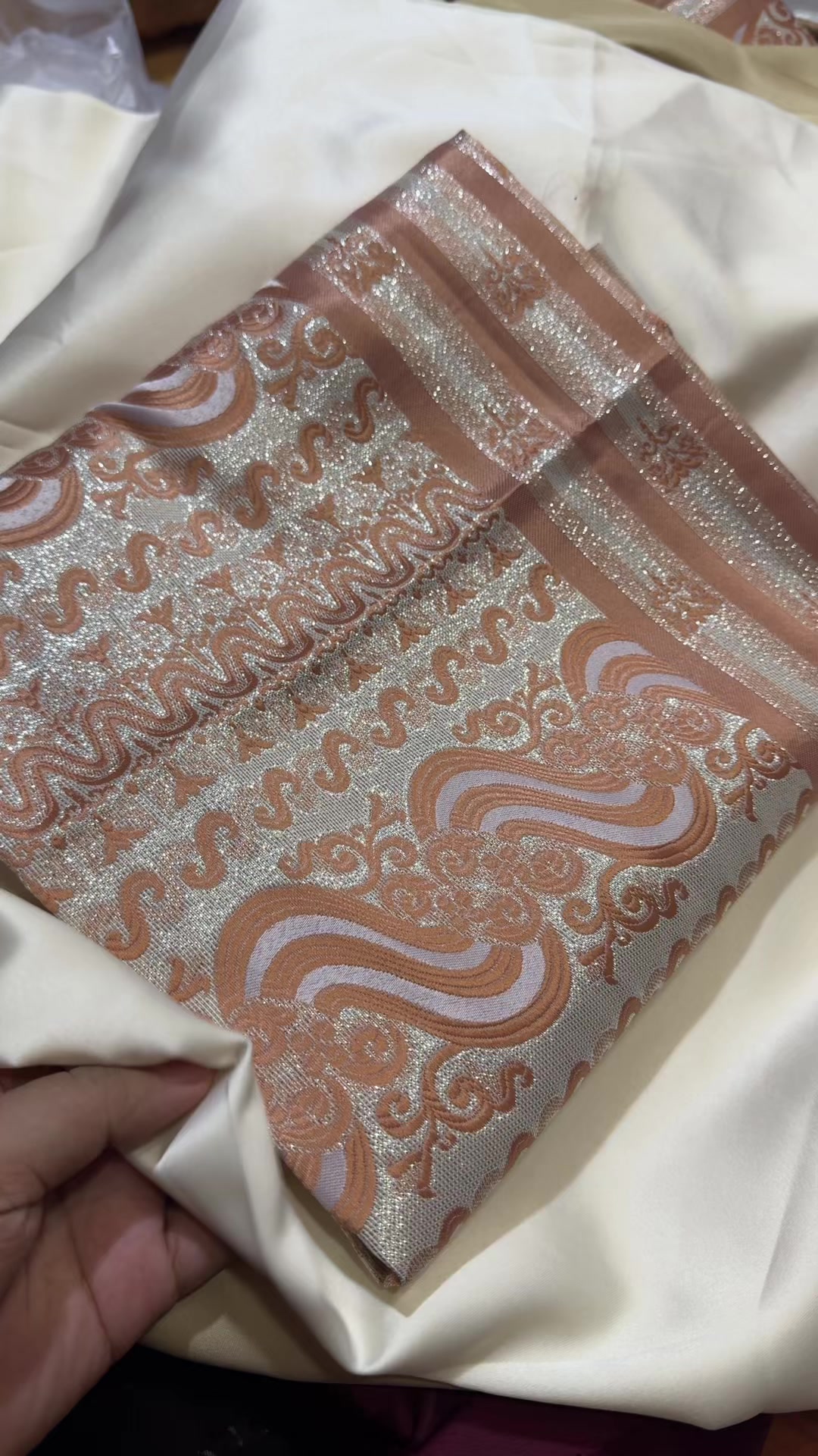 @KathyPoe-ကေသီပိုး-Silk&Fabric