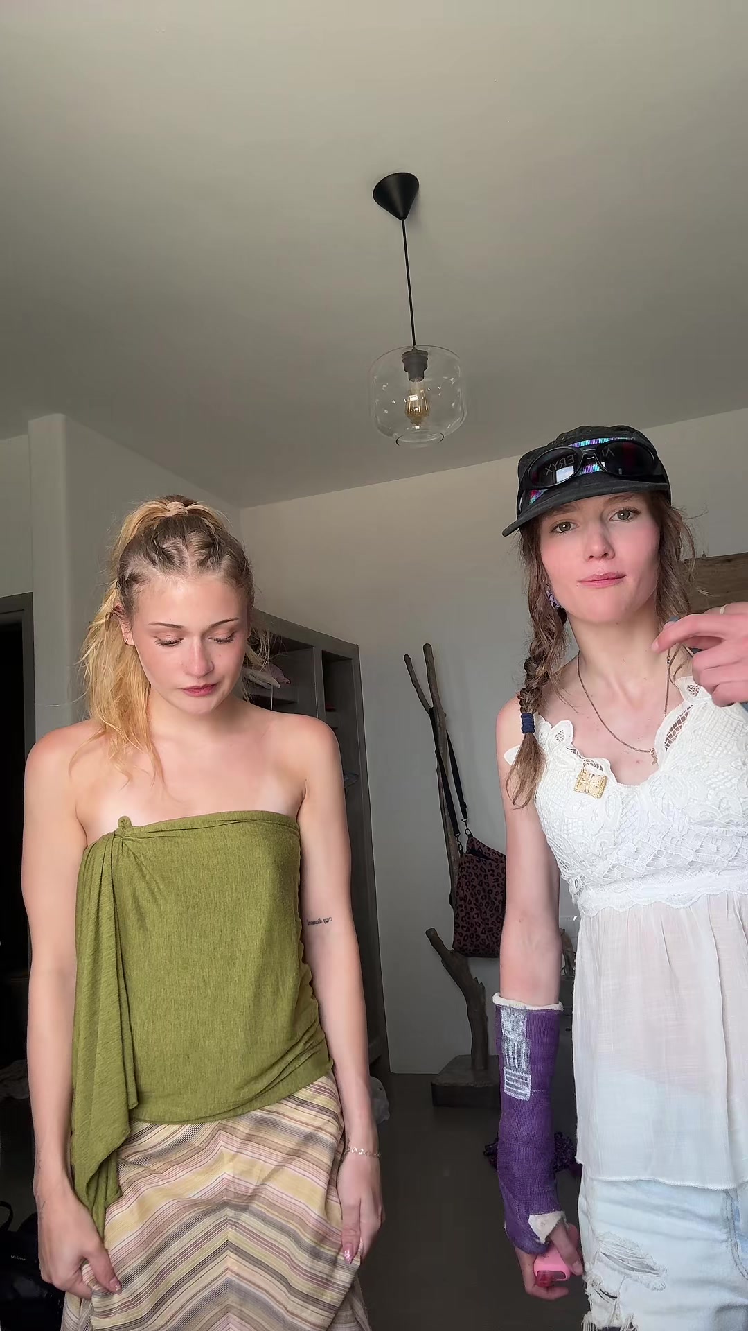 @bella