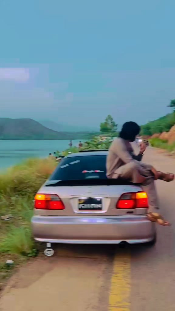 @HOZAIFA KHAN 😎