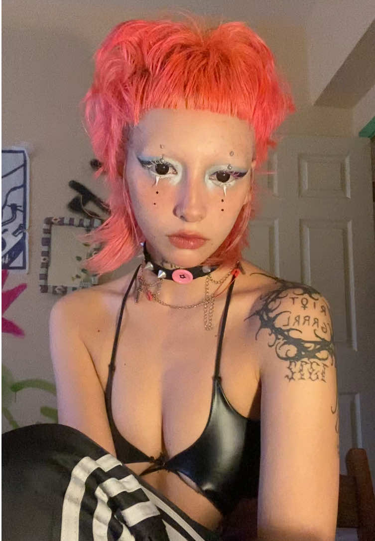 @m0v____