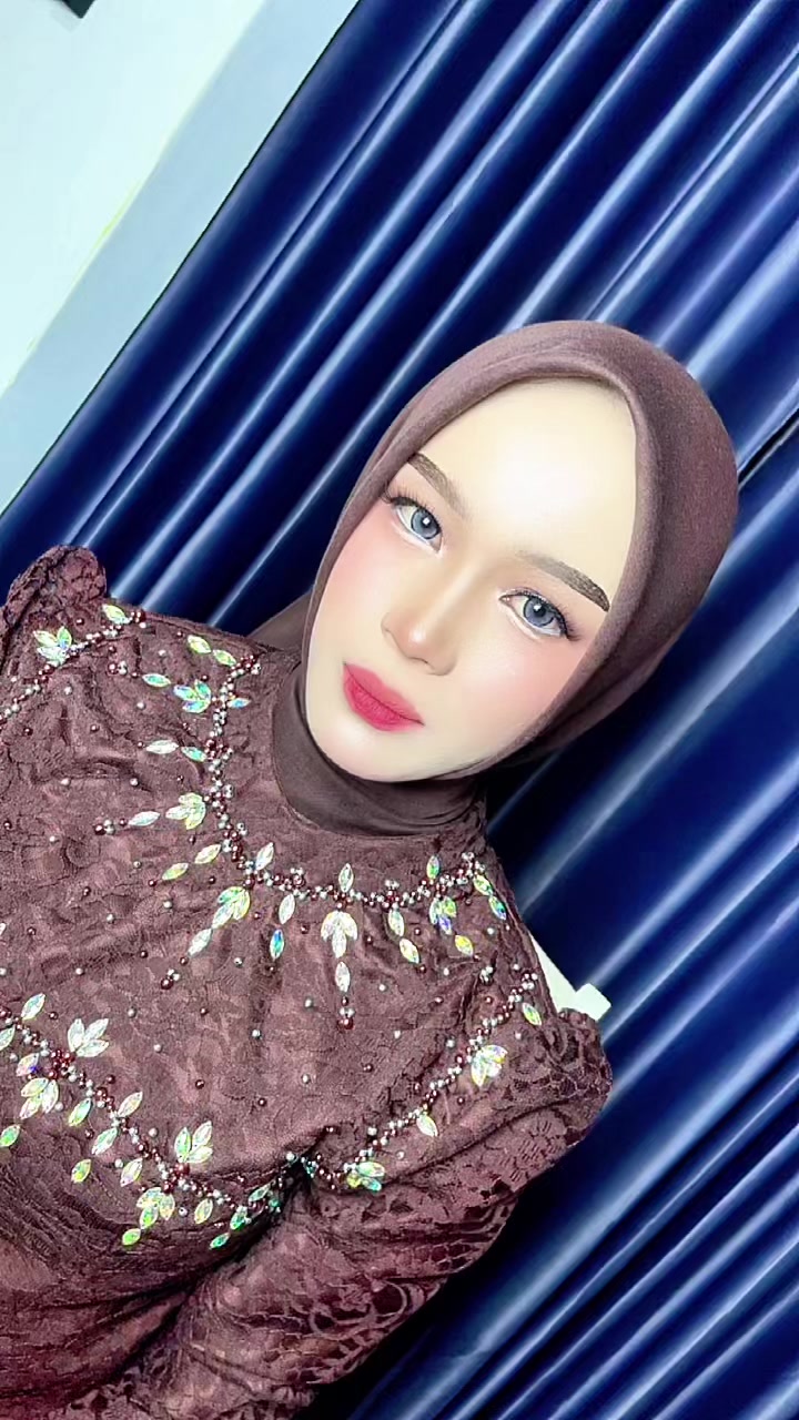 @Anya makeup