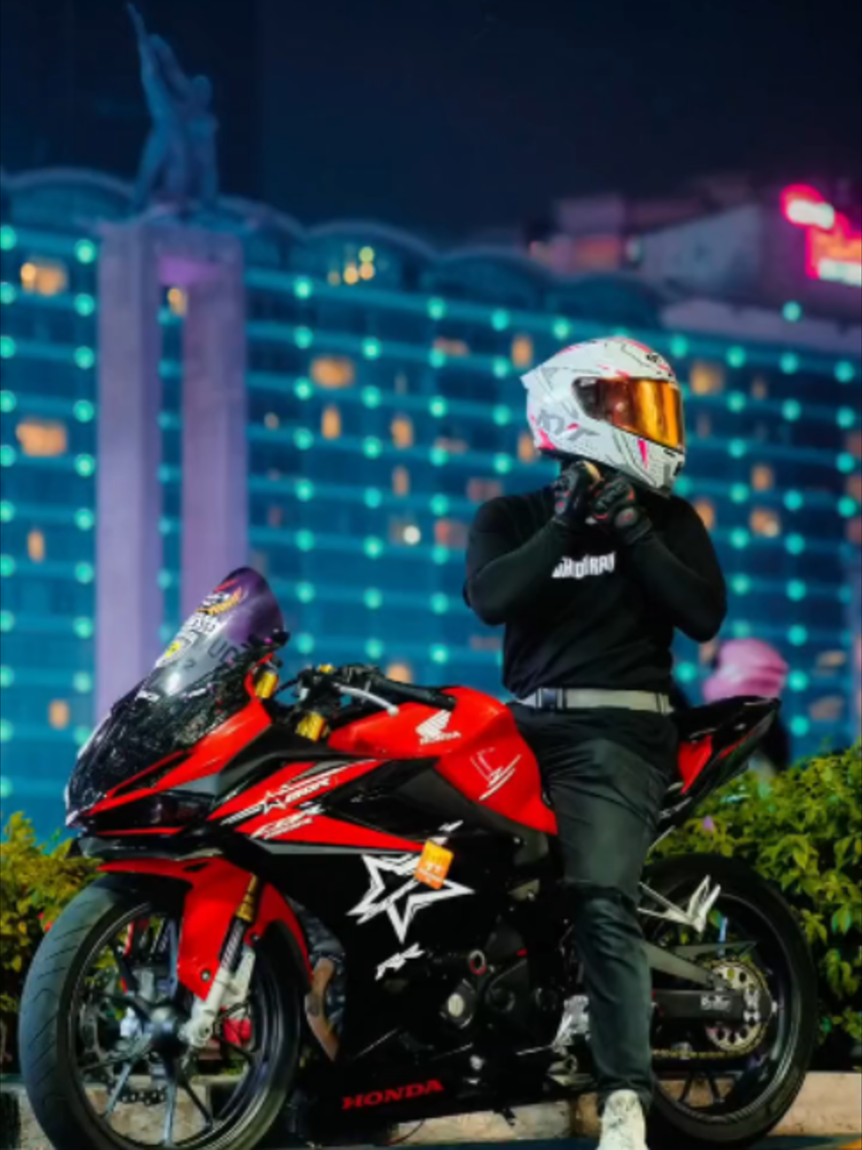 @OTOYphotograph