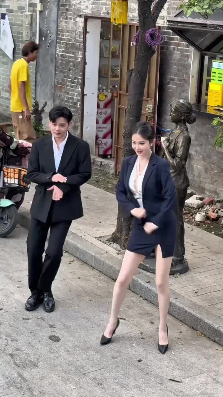 @Sally 雪莉 大笑笑