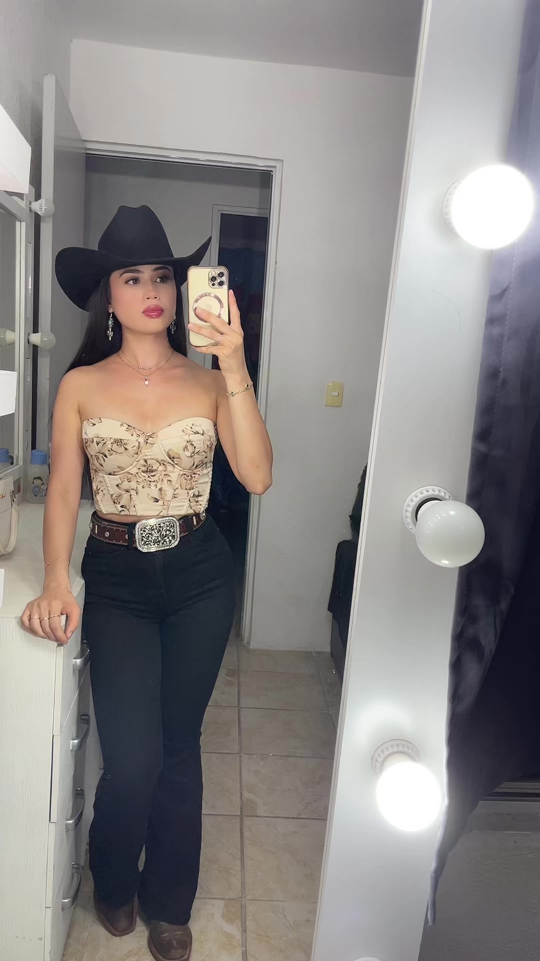 @Alondra vela