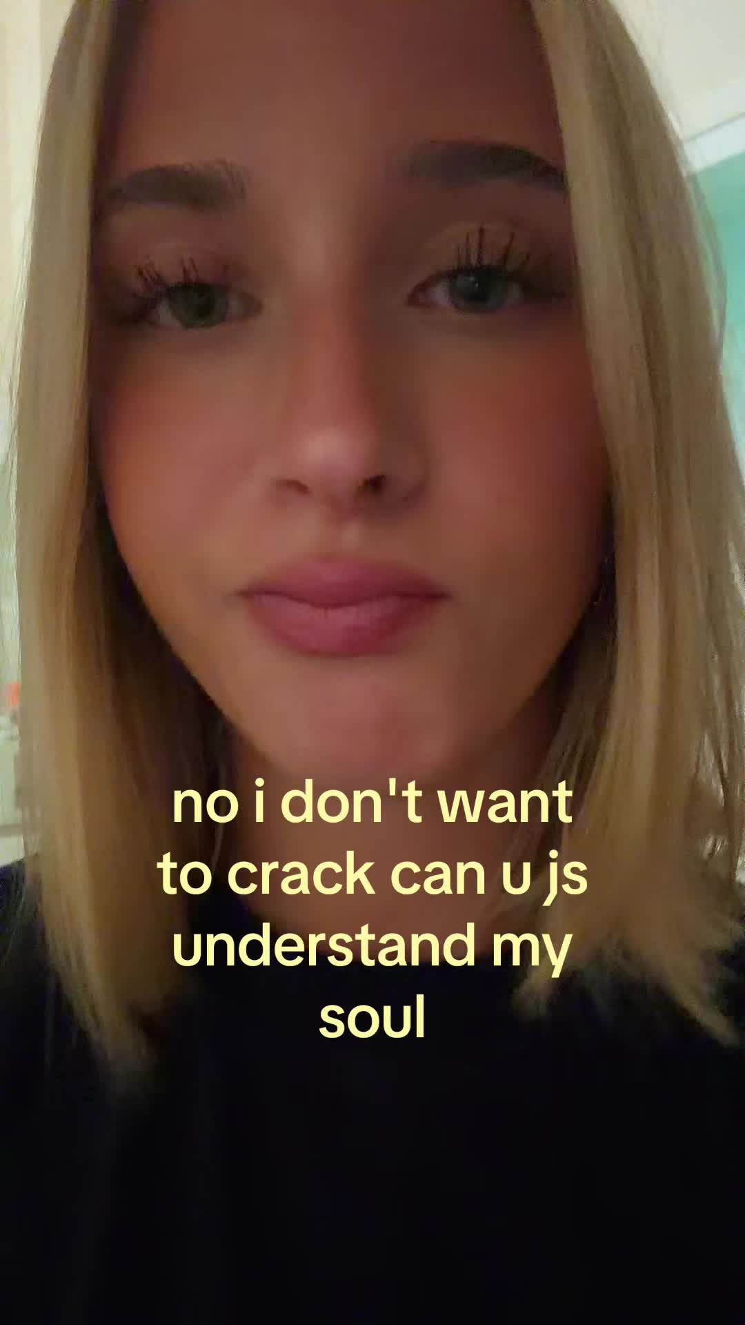 @theelliebarker