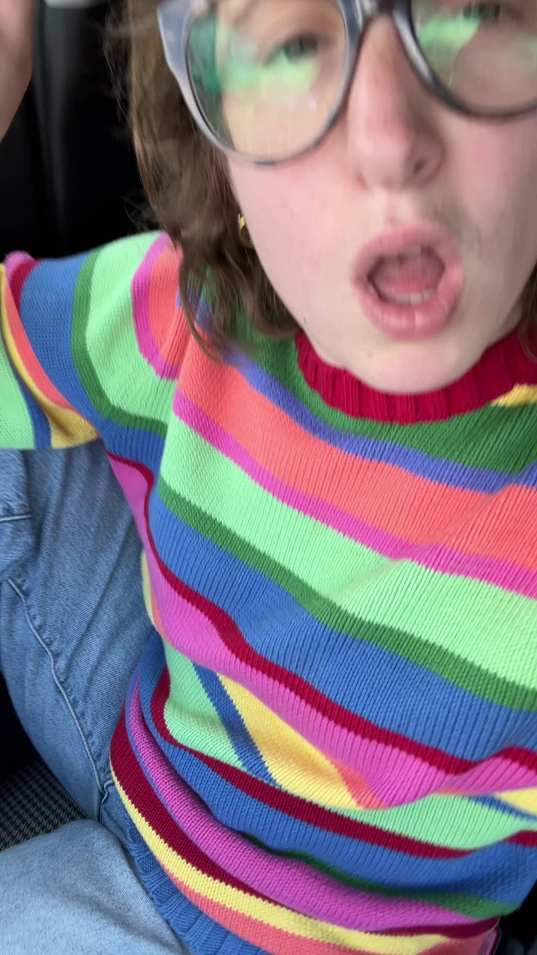 @shepwearsglasses
