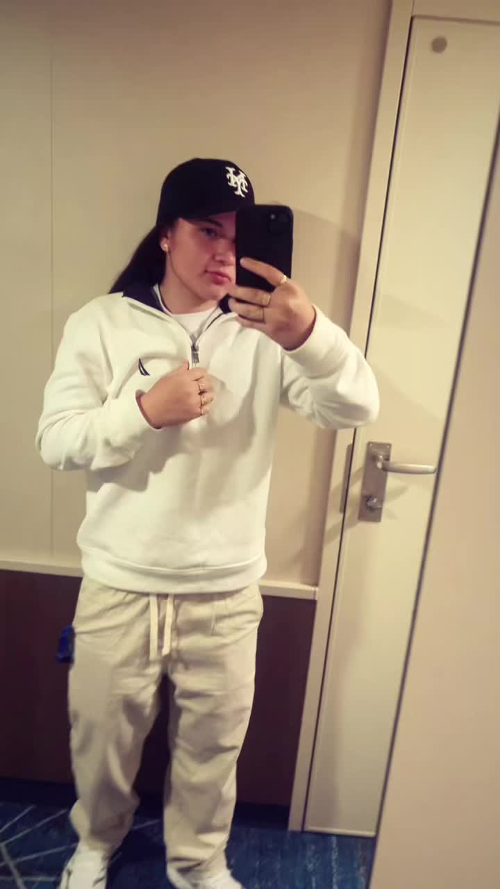 @isabella