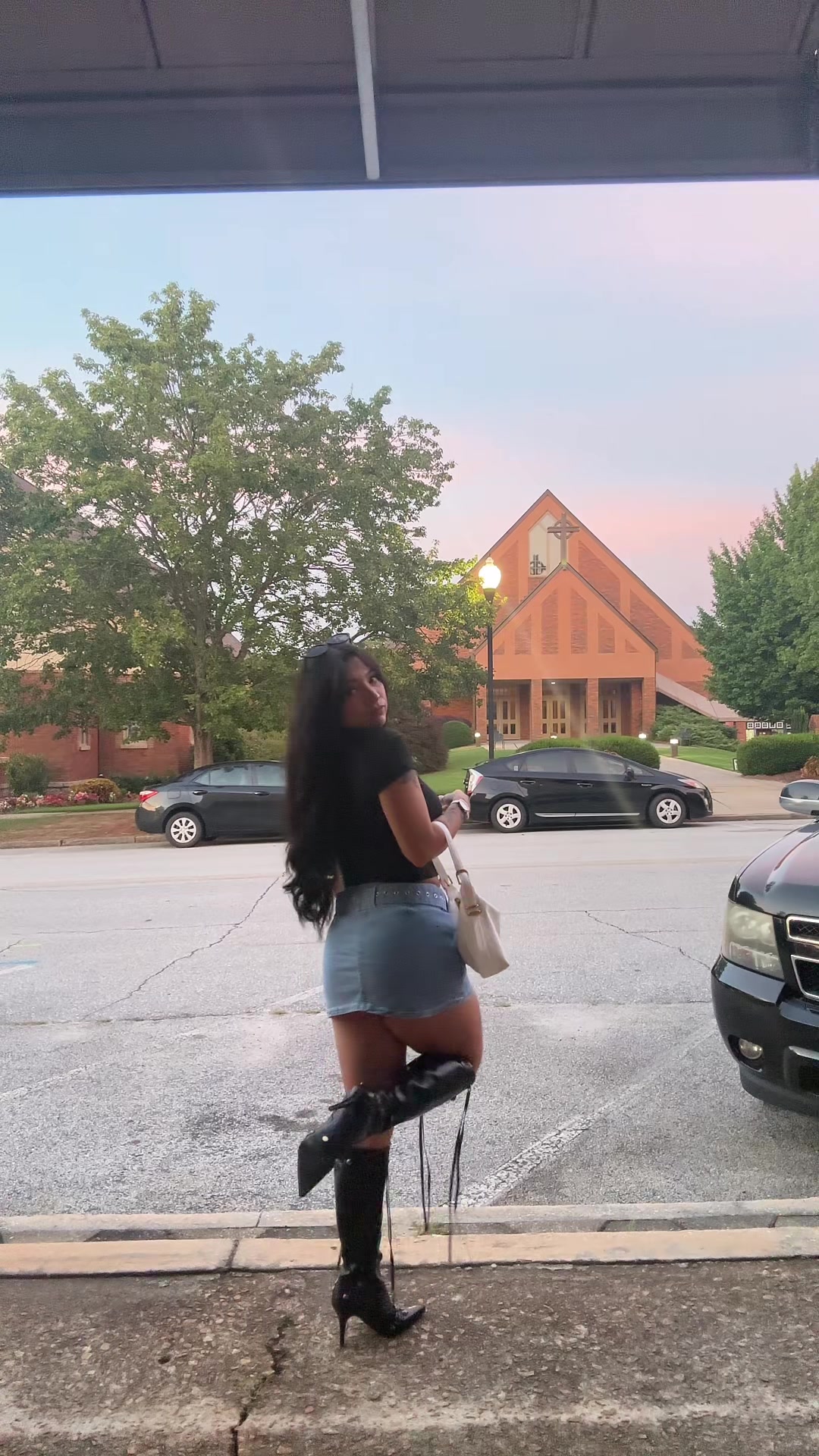 @idklani777