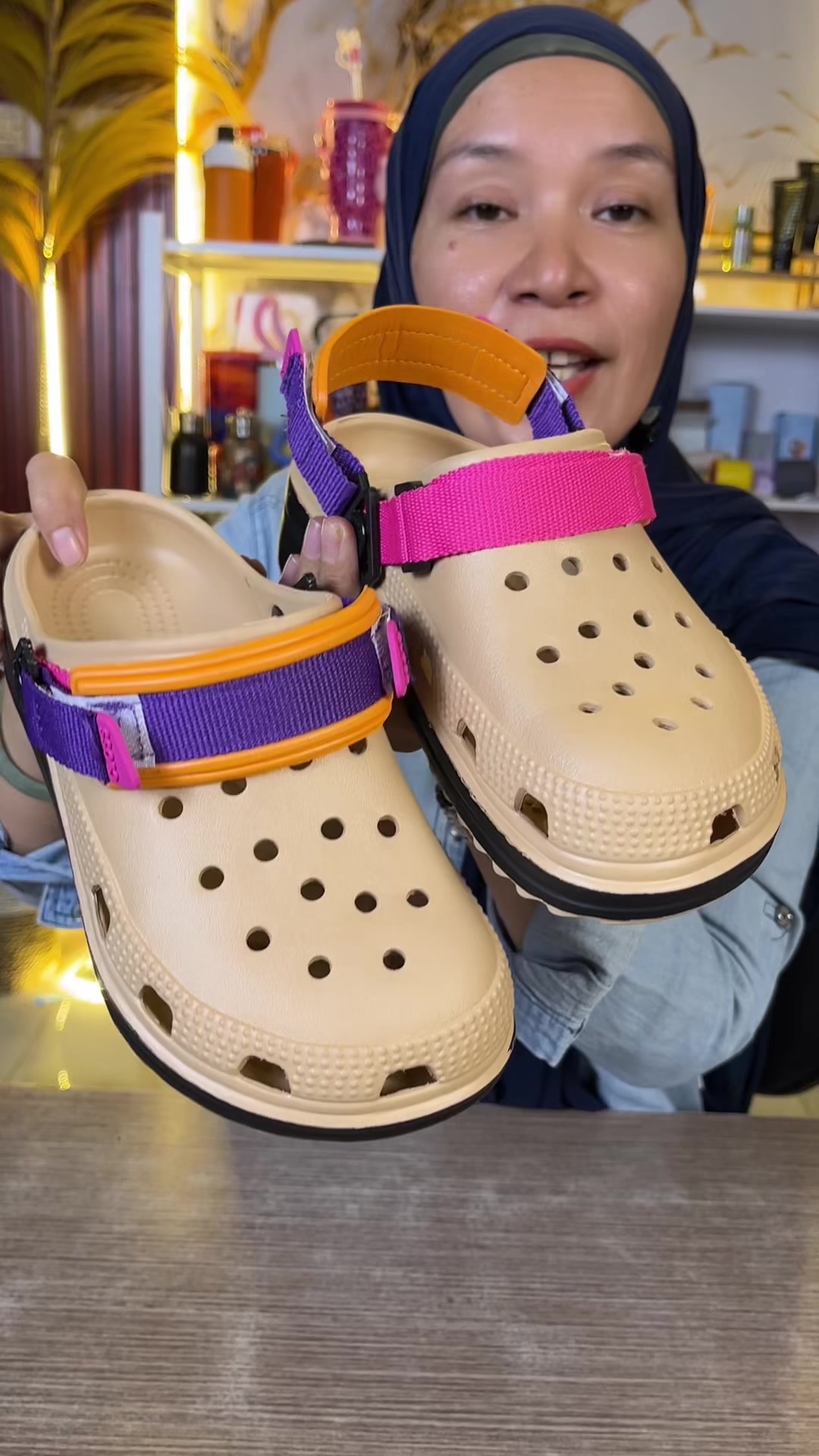 @LELI si paling TAS dan SANDAL