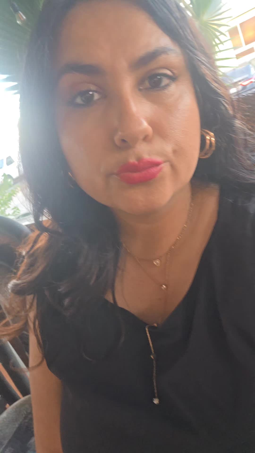 @MALA NI BUENA NI SANTA
